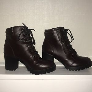Heeled leather boots
